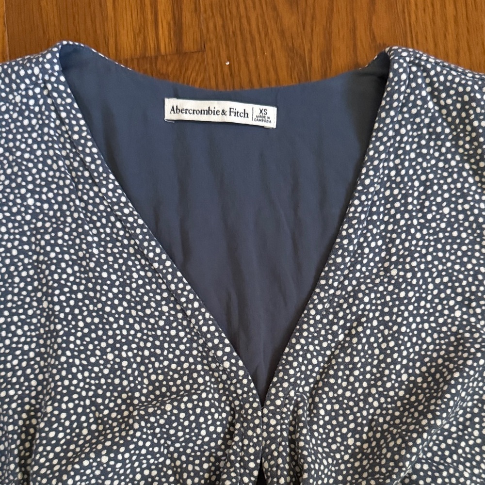 Set of Two Abercrombie Tie-Front Crop Tops XS - Picture 3 of 5
